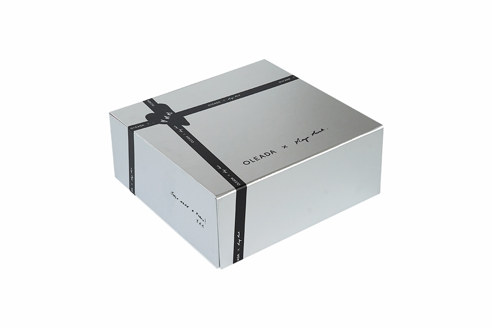 Bright silver paper folding box