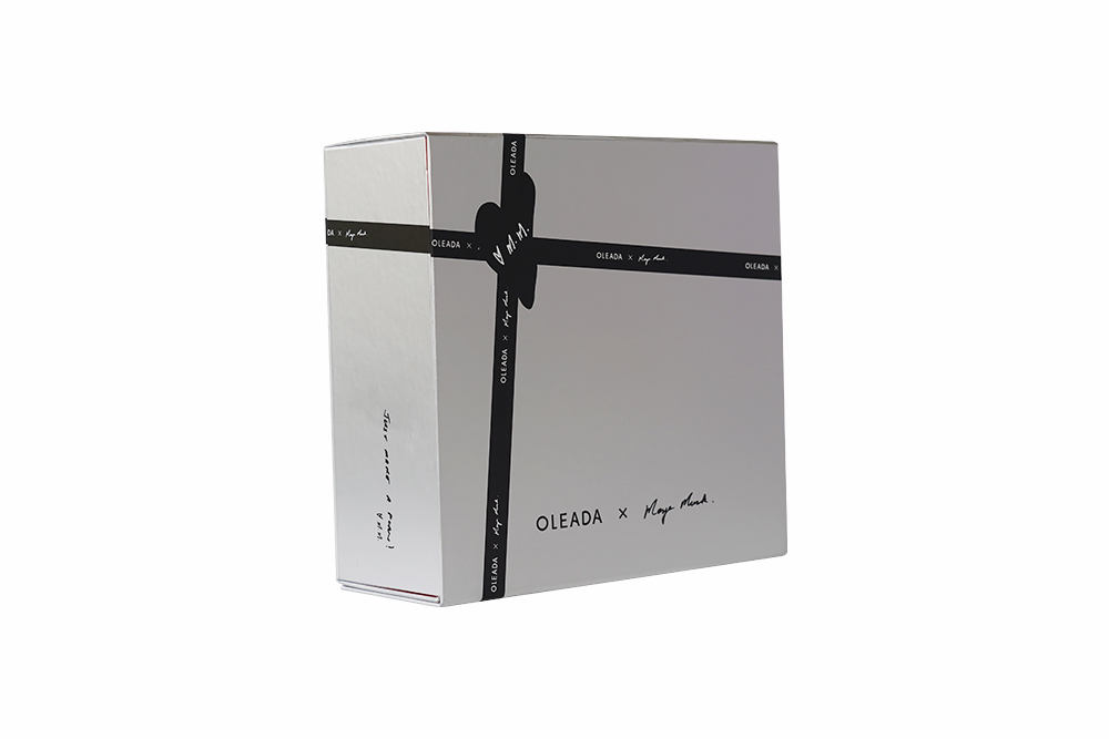 Bright silver paper folding box