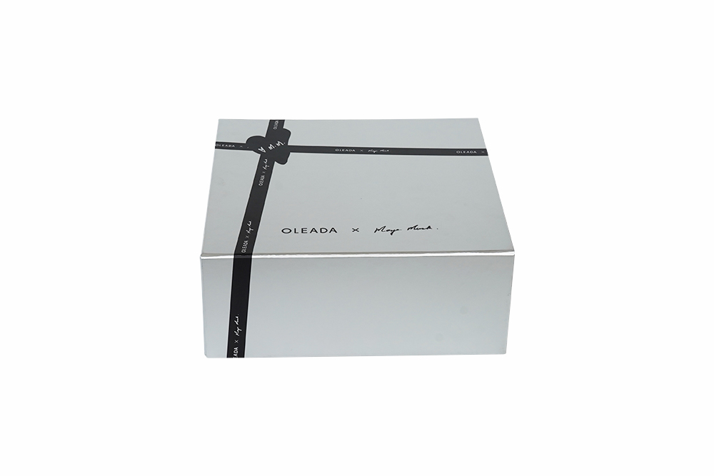 Bright silver paper folding box